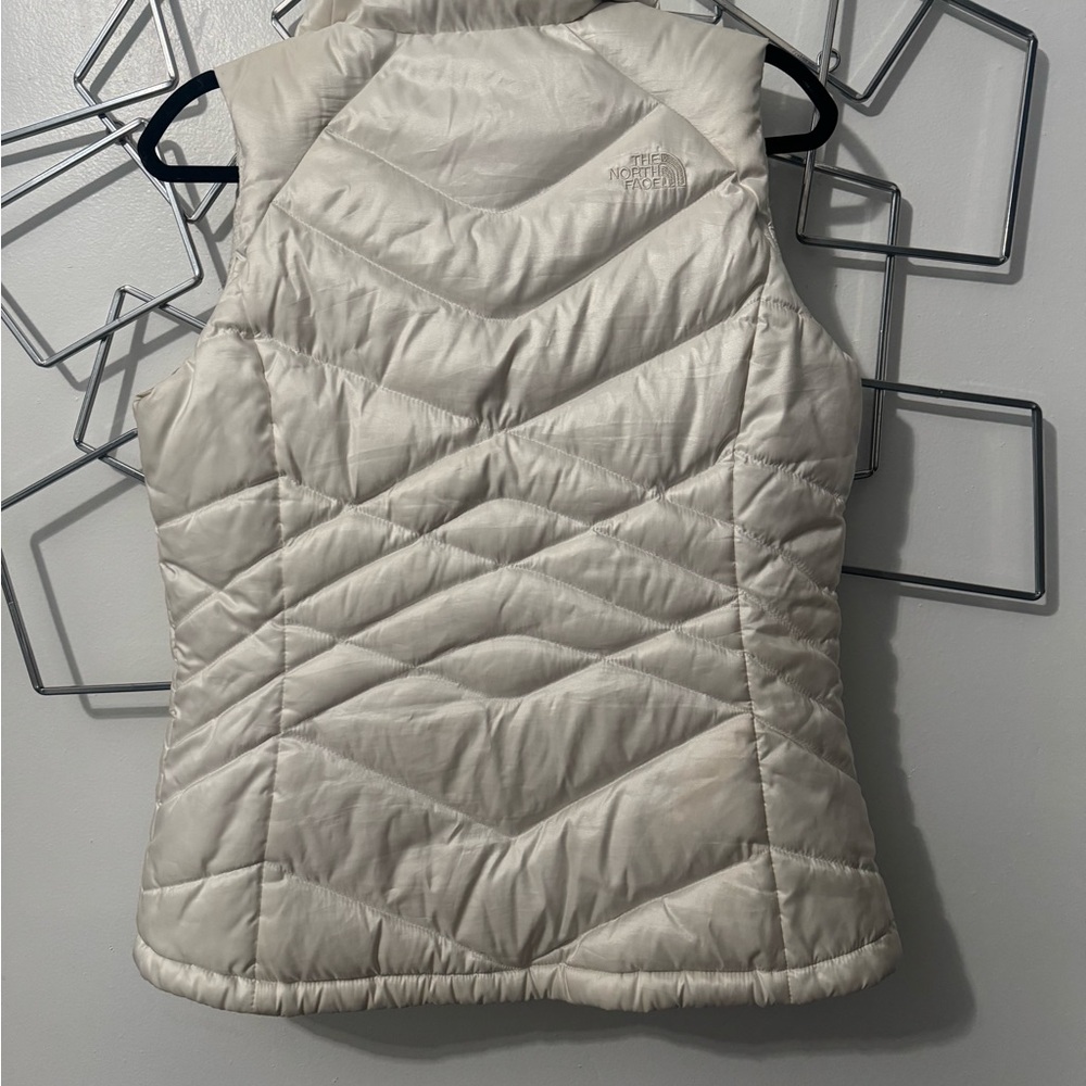 The North Face Women's White Puffer 550 Vest Sz Med - Picture 3 of 7